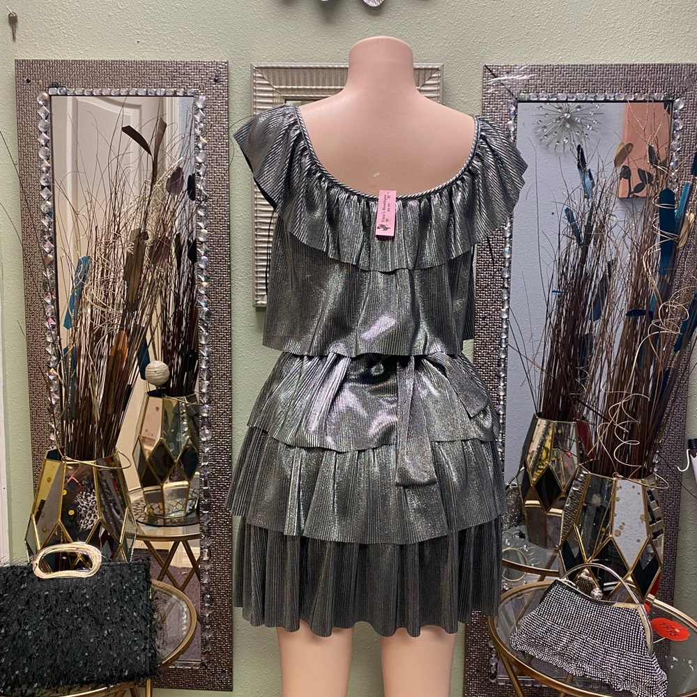 Dresses - Picture 2 of 2